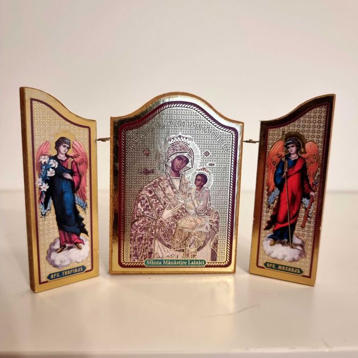 Icoana triptic de la Sfanta Manastire Lainici cu Fecioara Maria