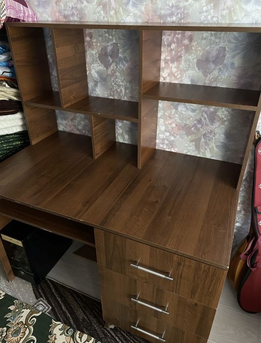 Столик для вещей, парта