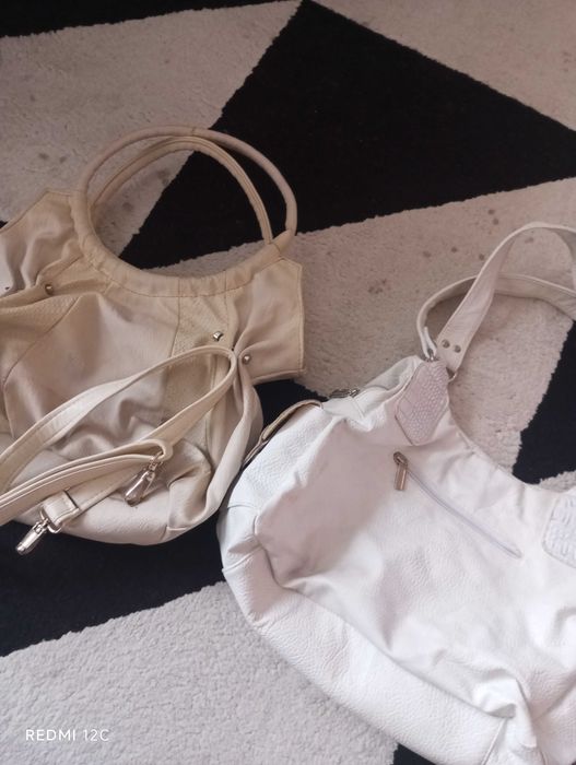 Два броя дамски чанти.