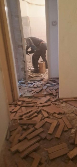 Transport moloz,debarasari apartamente,poduri si beciuri