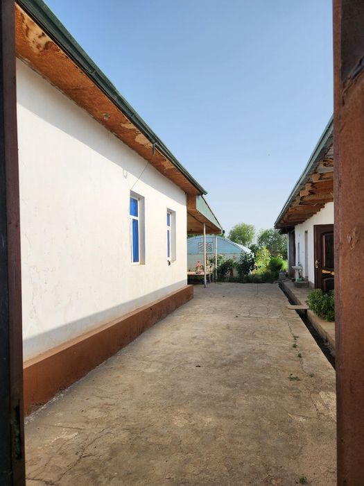 Шинам 7 хонали 10 соток дан зийод ер майдони, ошхона, баня, тандирхона