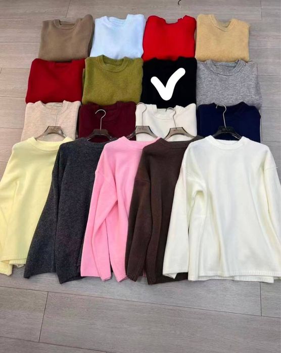 Самый трендовый свитер в черном цвете