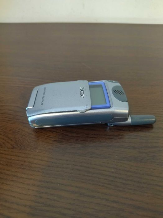 Продавам телефон/GSM SONY CDM-Z5