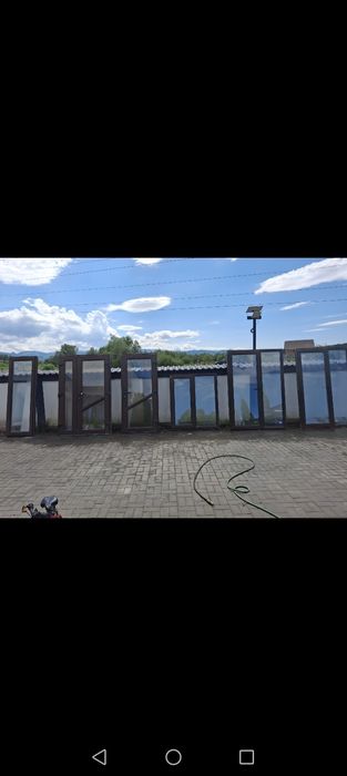 Vând geamuri în stare