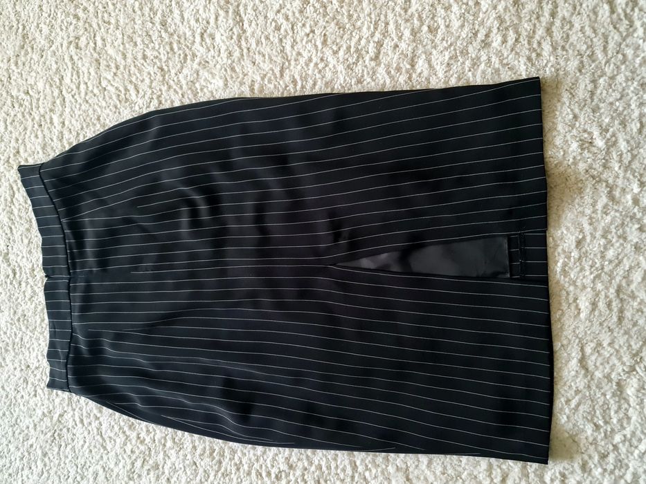 Fusta Poema din stofa subtire cu dungi albe, marime 38