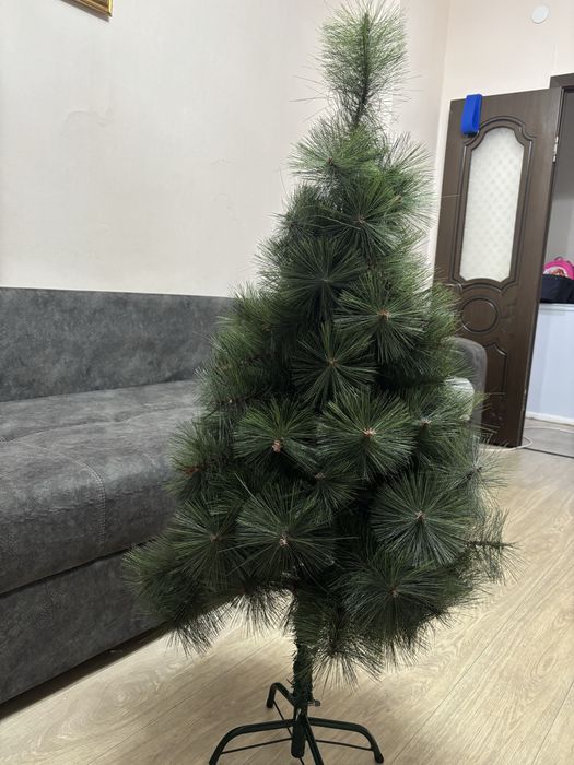 Продам елку пышную искуственную !