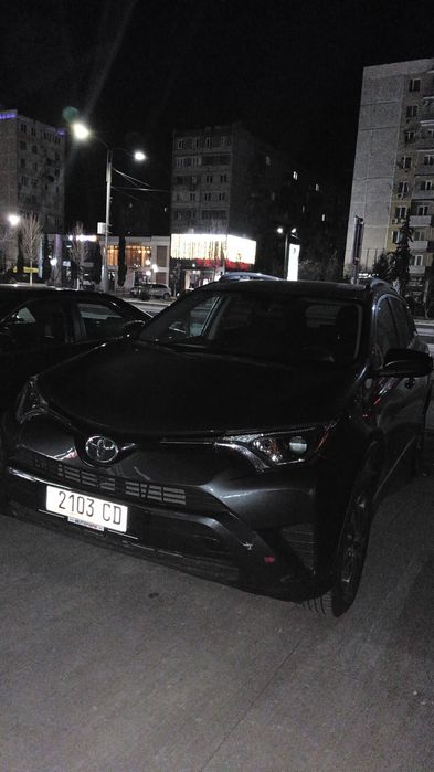 Тойота Раф4 продам.