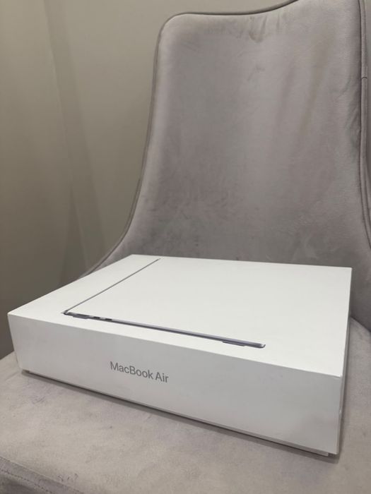 Продам MacBook Air M2 (2022)