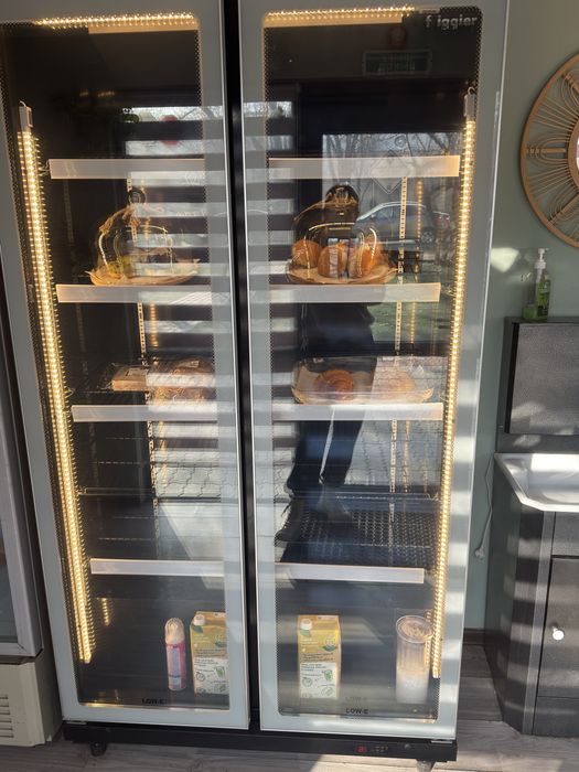 Холодильник двух дверый