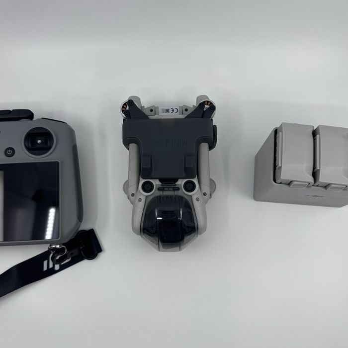 Drona DJI Mini 4 Pro Fly More Combo | 3 Baterii + Telecomanda DJI RC 2