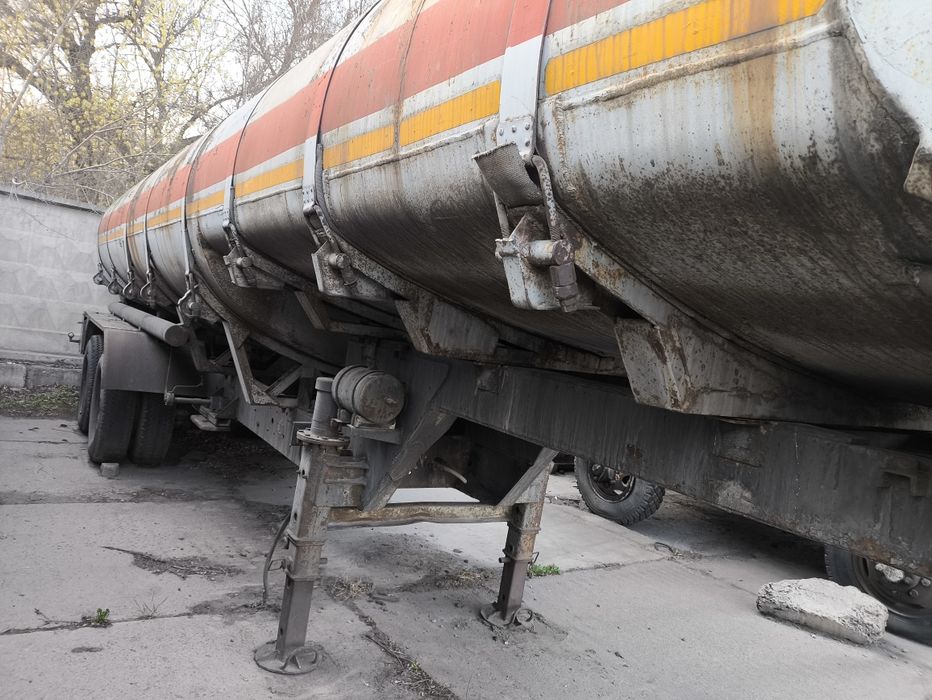 Продам полуприцеп - цистерну  Чмзап