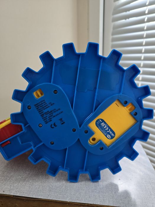 Мики Маус разказвач на приказки на италиански език