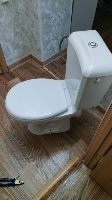 Унитаз с бочком керамический