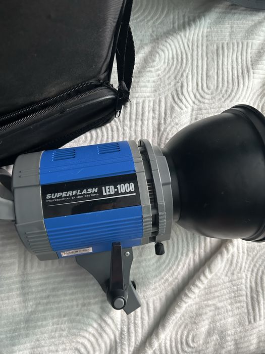SuperFlash Led1000 - Lumina continua foto/video foarte bune