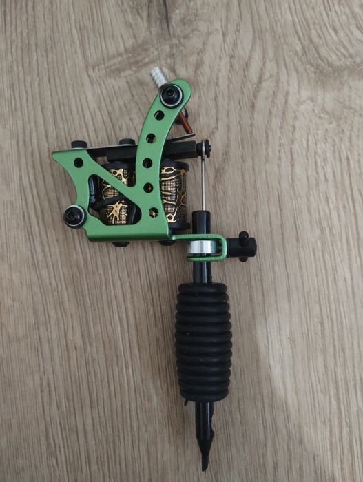 Kit Tatuaj Complet pentru Începători (Mașină cu Bobină + Sursă)