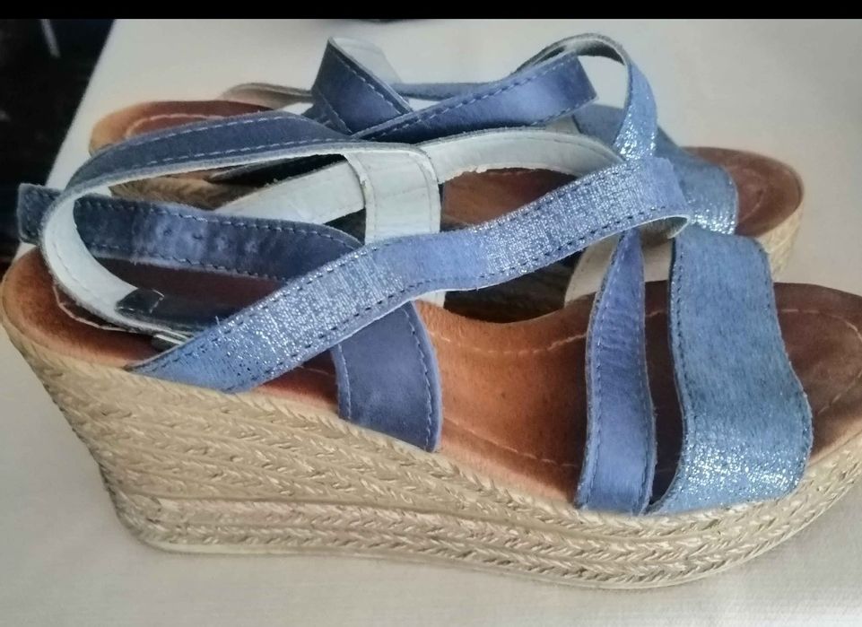 Сандали на платформа, почти нови.