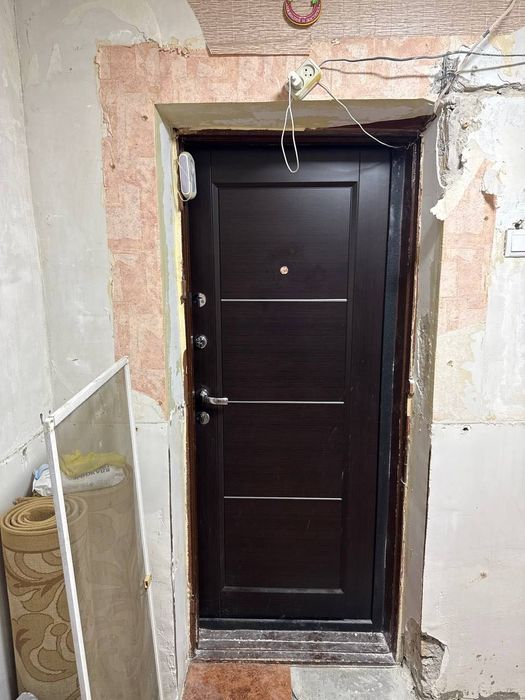 Продается входная дверь