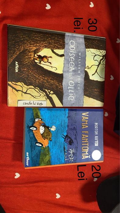 Vand 2 carti pret difetit