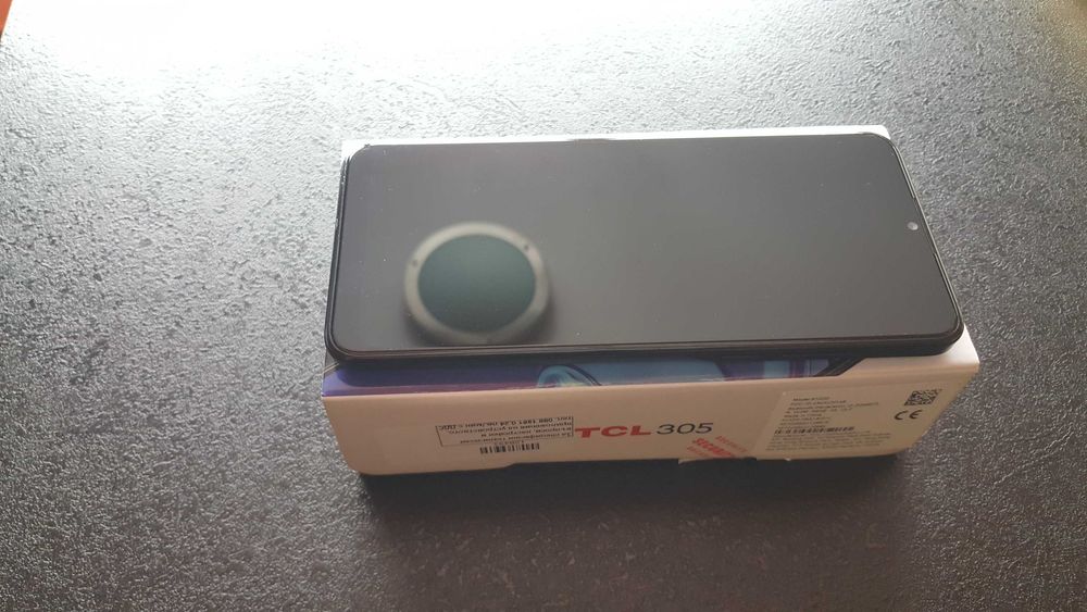 Продавам телефон TCL 305