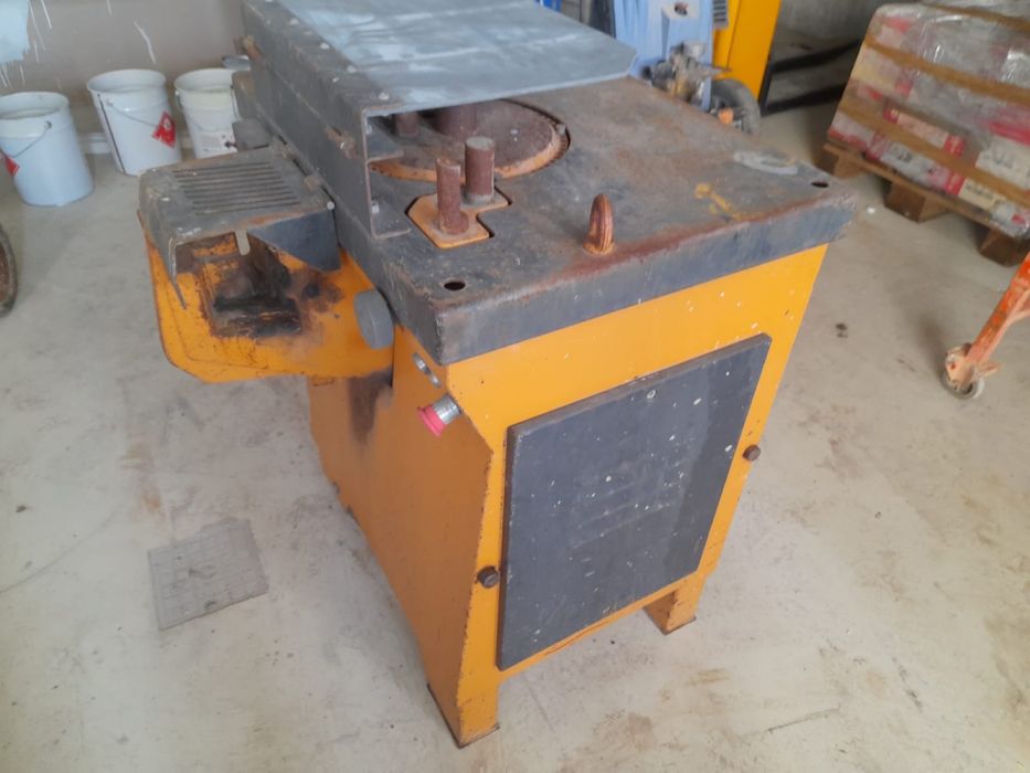 Masina de fasonat fier beton