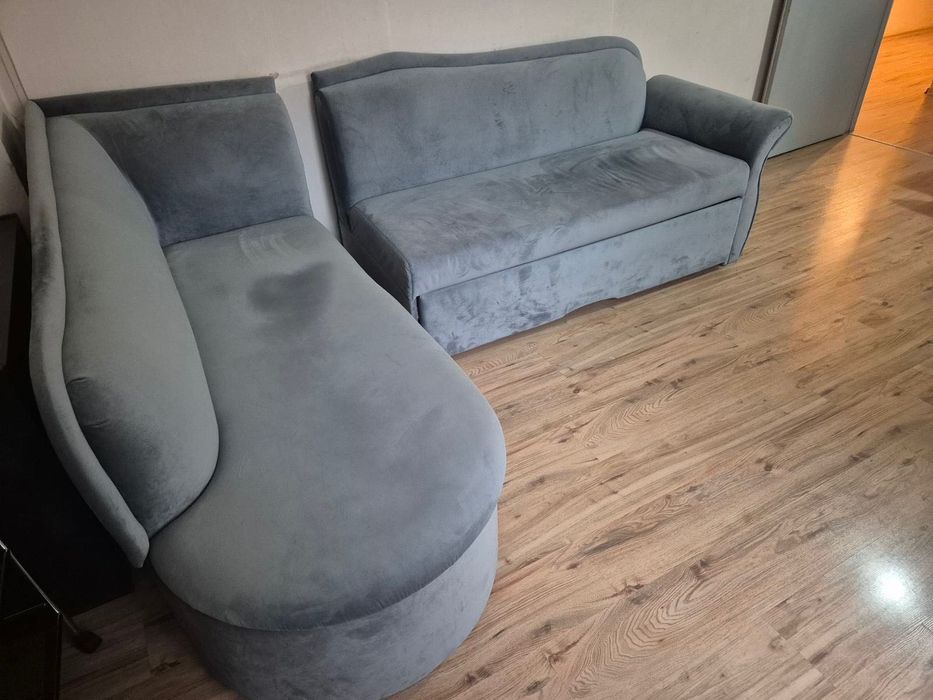 Продавам разтегателен диван и гардероб