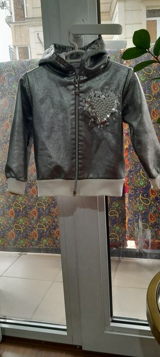 Куртка легкая стильная