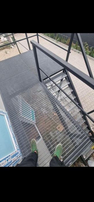 Scari zincate pe comanda