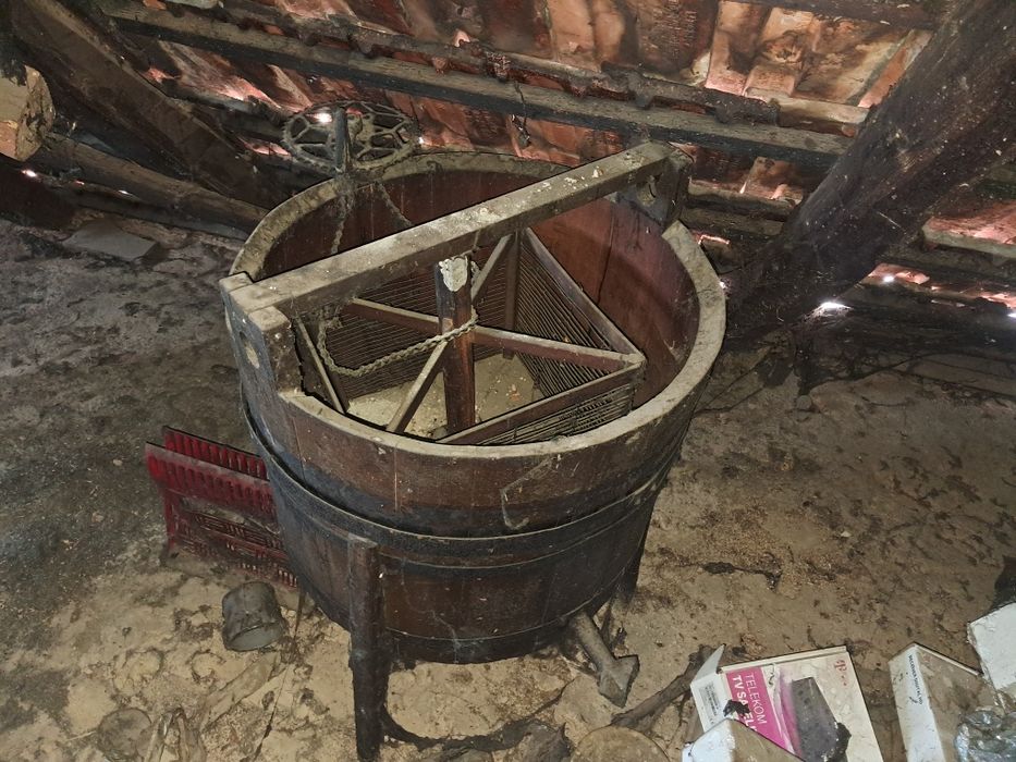 Vând centrifugă de stors mierea