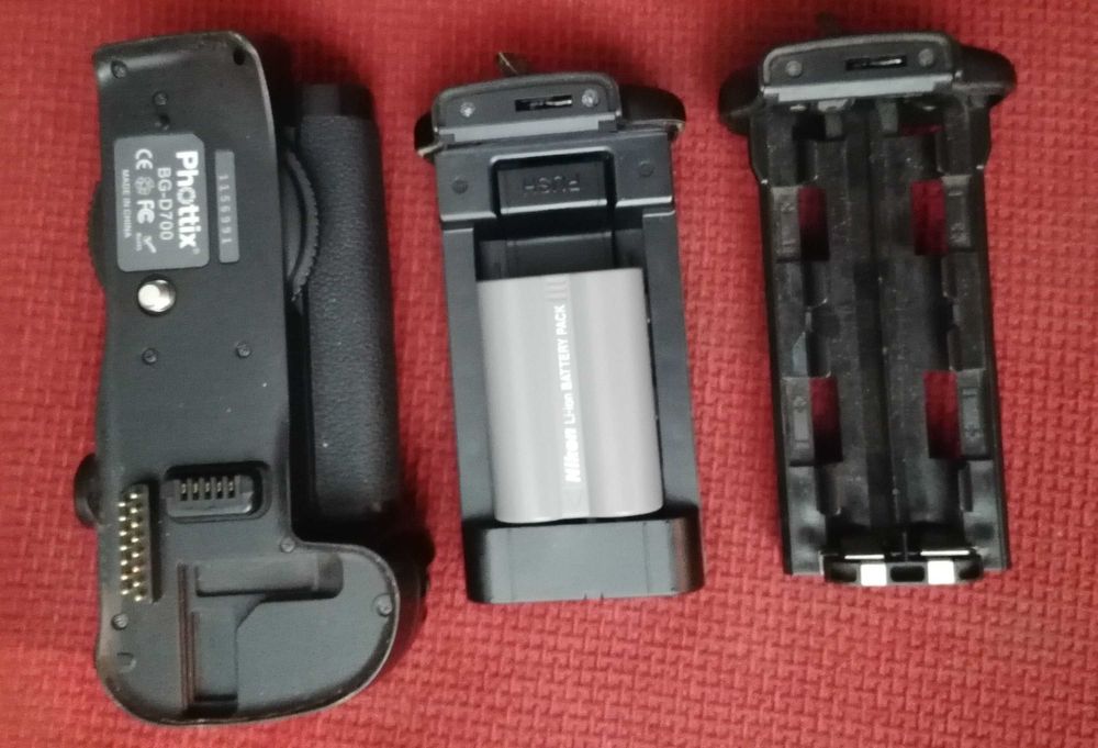 Aparat foto Body Nikon D300 + grip, incarcator. Stare foarte buna