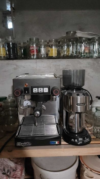 Kofe toʻplami sotiladi: Magister Kofe mashinasi + DeLonghi Maydalagich