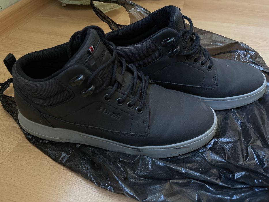 Продам ботинки почти новые