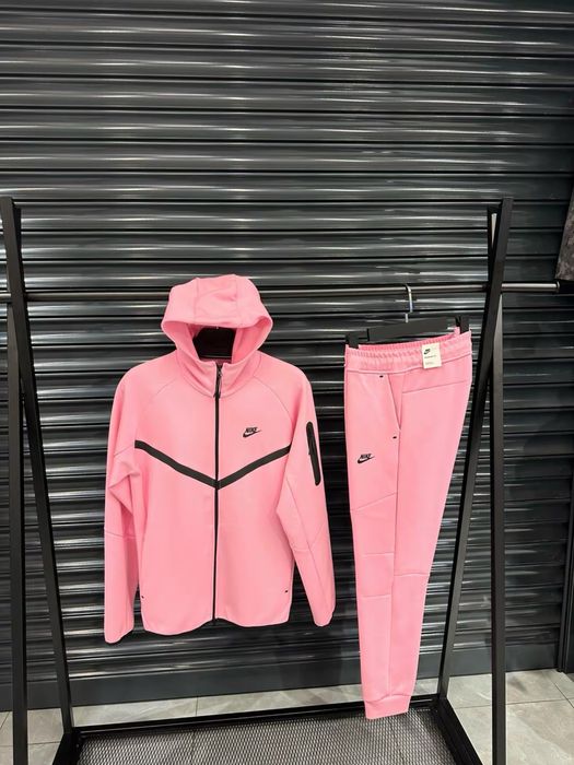 Nike tech