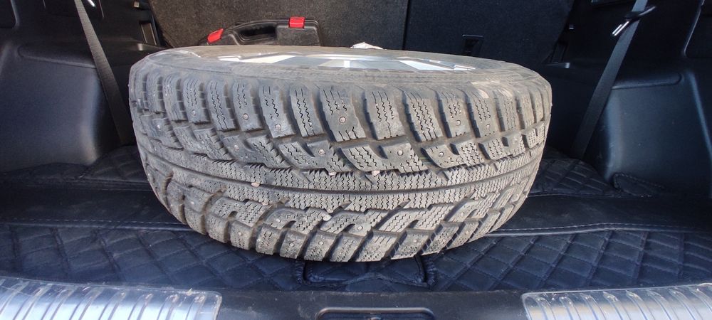 Продам шыны с диском комплект