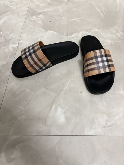 Чехли Бърбари (Burberry)