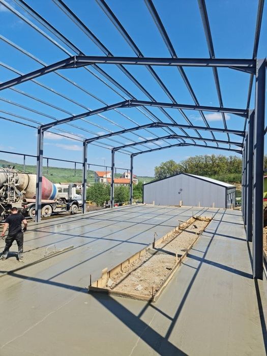 Vand Hala Metalica cu panouri sandwich completa la gata