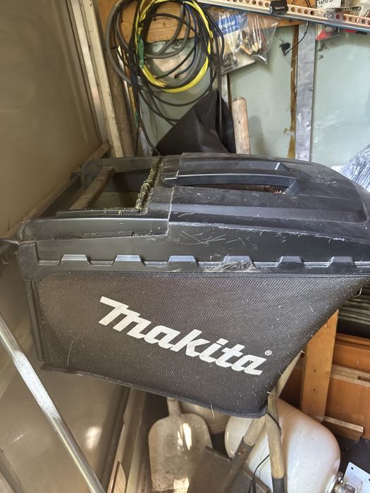 Masina de tins iarba makita PLM4628N cu tractiune urgent