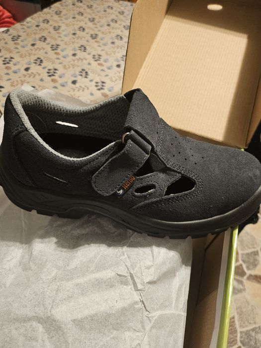 Работни  обувки !