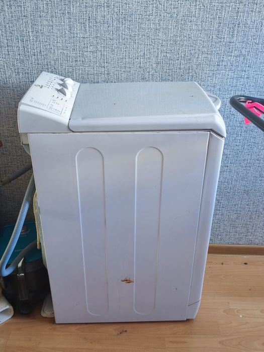 Сломанная стиральная машина