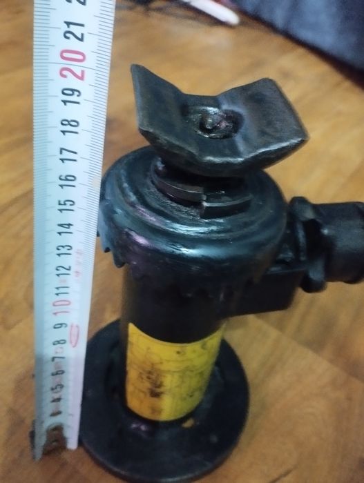 Домкрат японский продам.