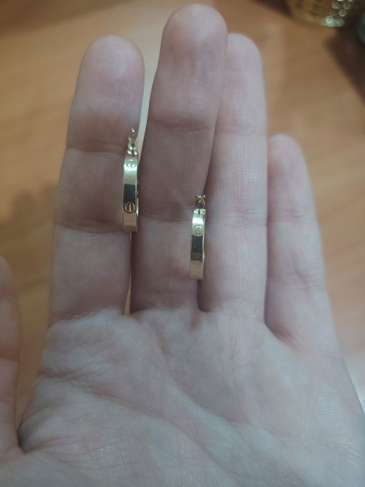 Золотые серьги 585 пробы, вес 1.67 грамма.