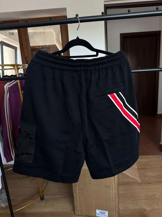 Pantalonii scurți Moncler marime S