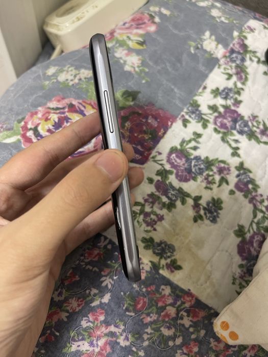 Продаю Samsung J1 2016 без экрана