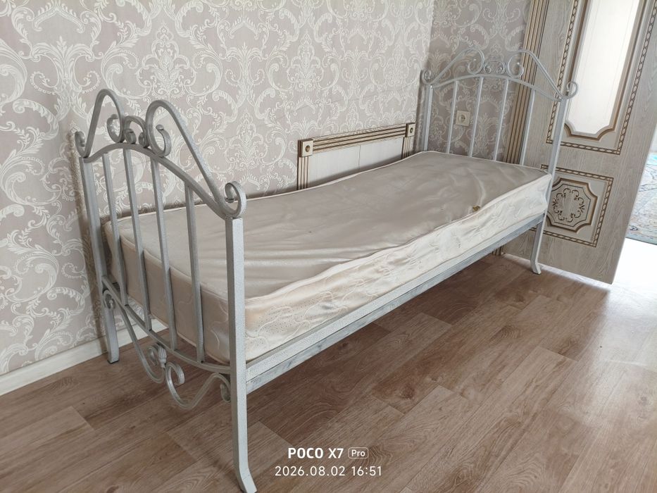 Спальная кровать