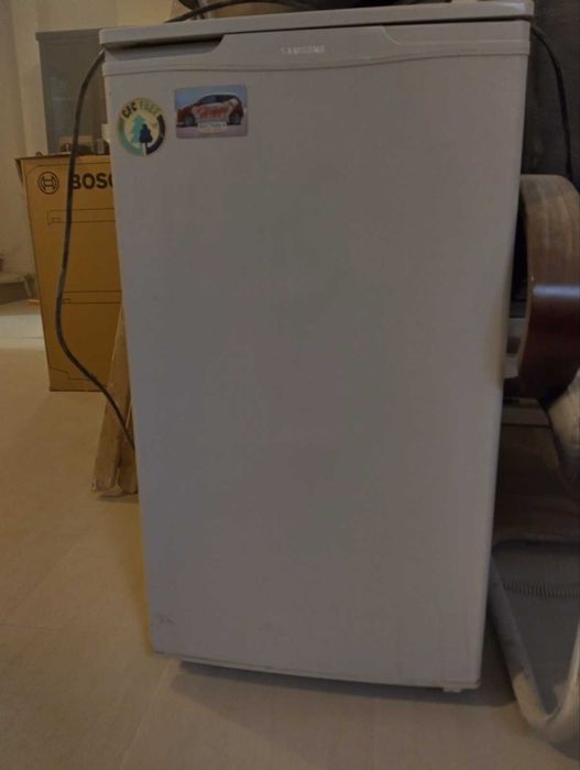 Малък хладилник.