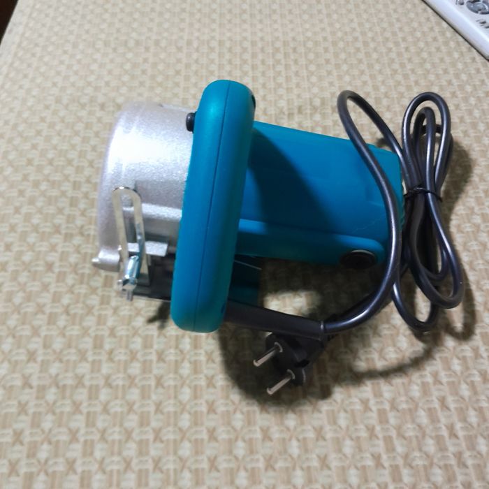 Продам дисковая электро пилу.