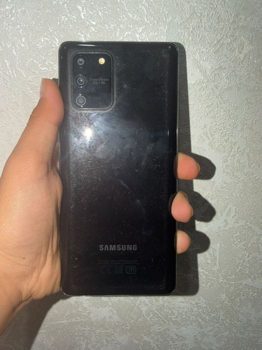 продаю телефон самсунг с10