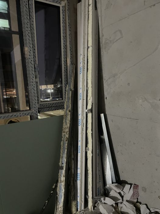 Пластик есік, айнектер