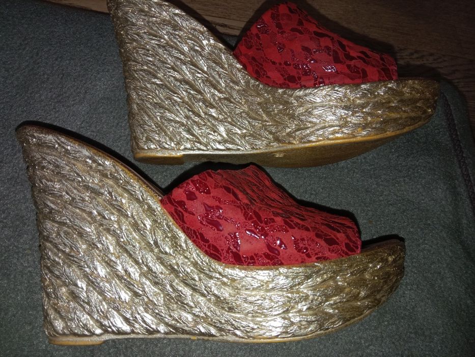 Босоножки женские