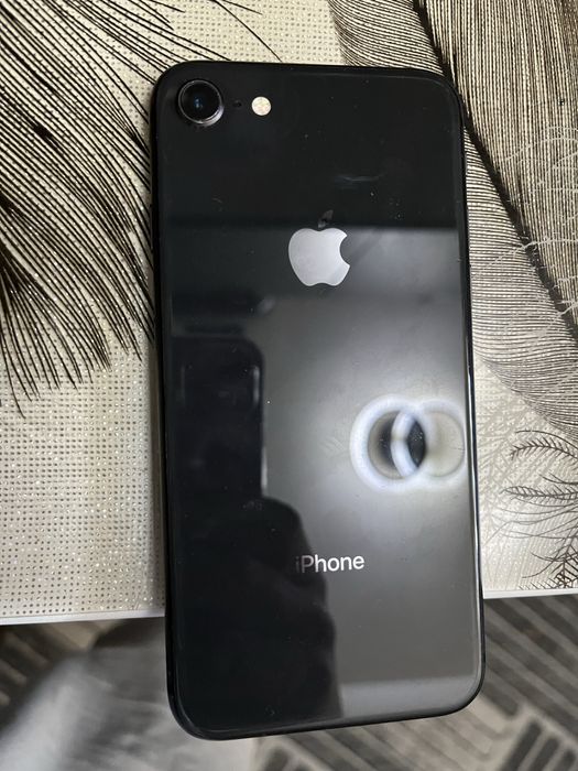 Iphone 8 128 GB.