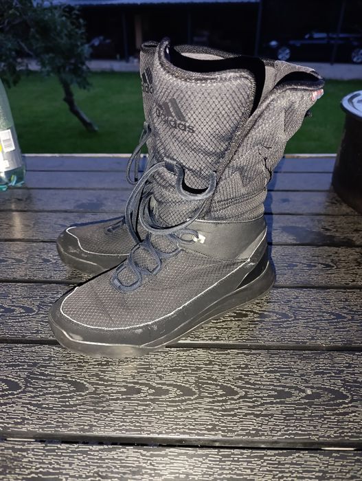 Adidas апрески, леко жулнати.